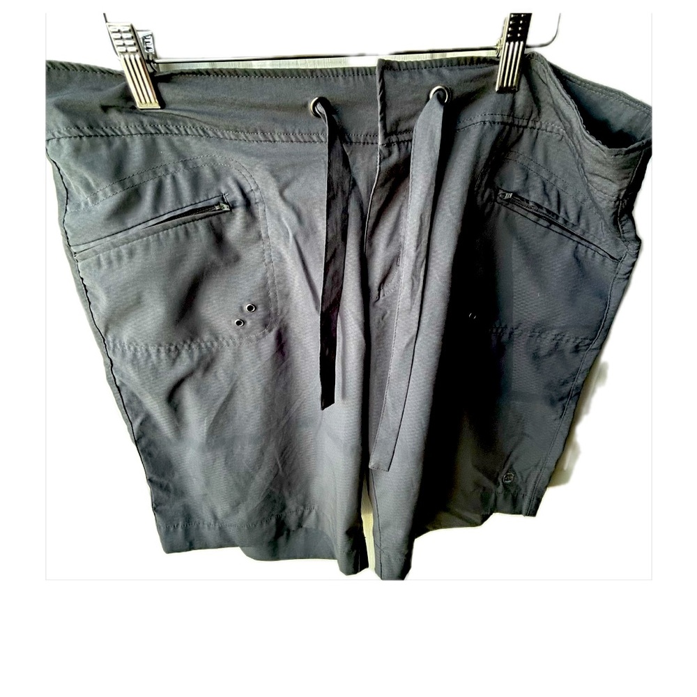 Free country Gray Cargo Shorts women size 16 euc